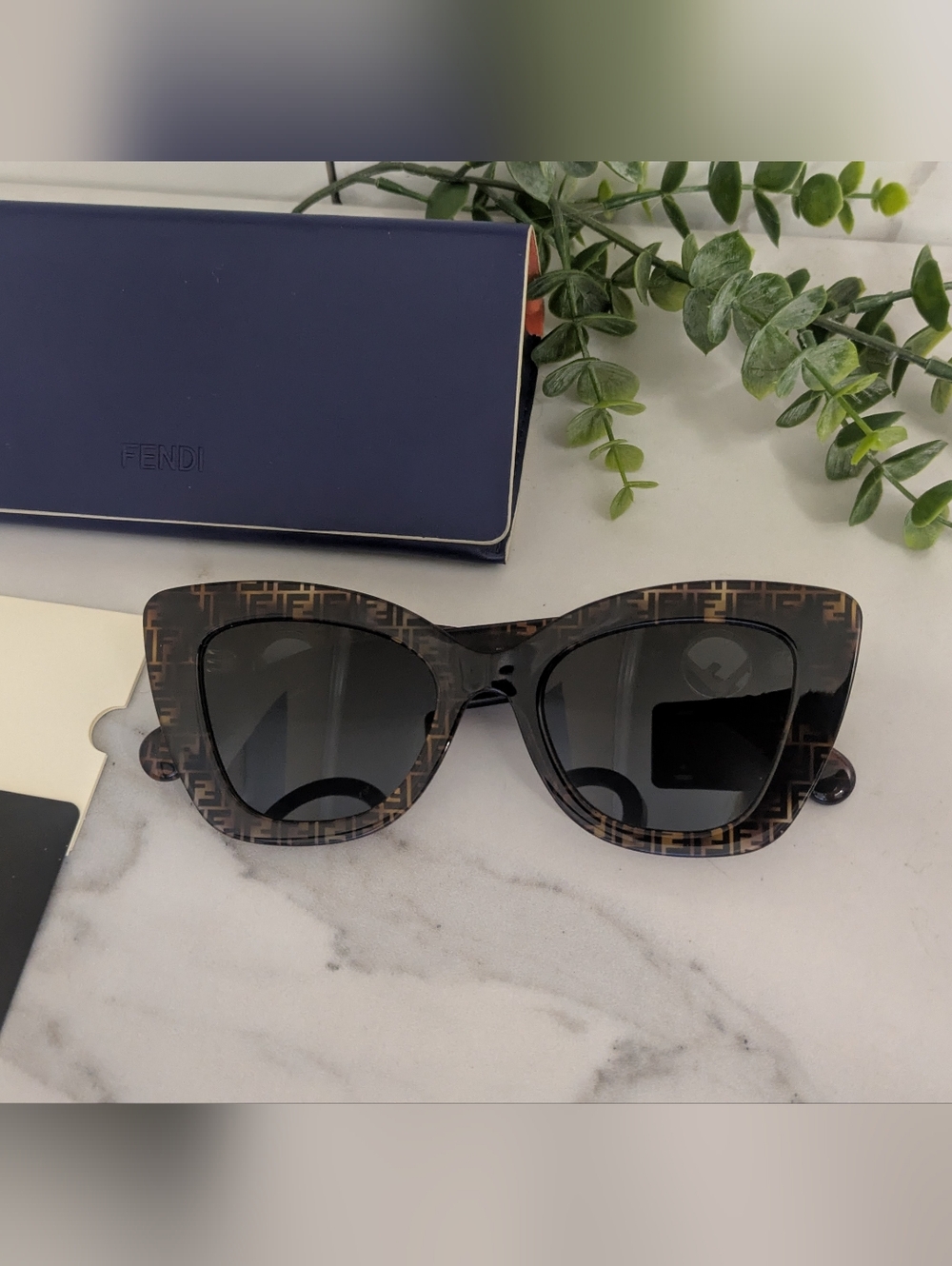 Women's Fendi Monogram Cat Eye Tortoise Glasses - Picture 3 of 6